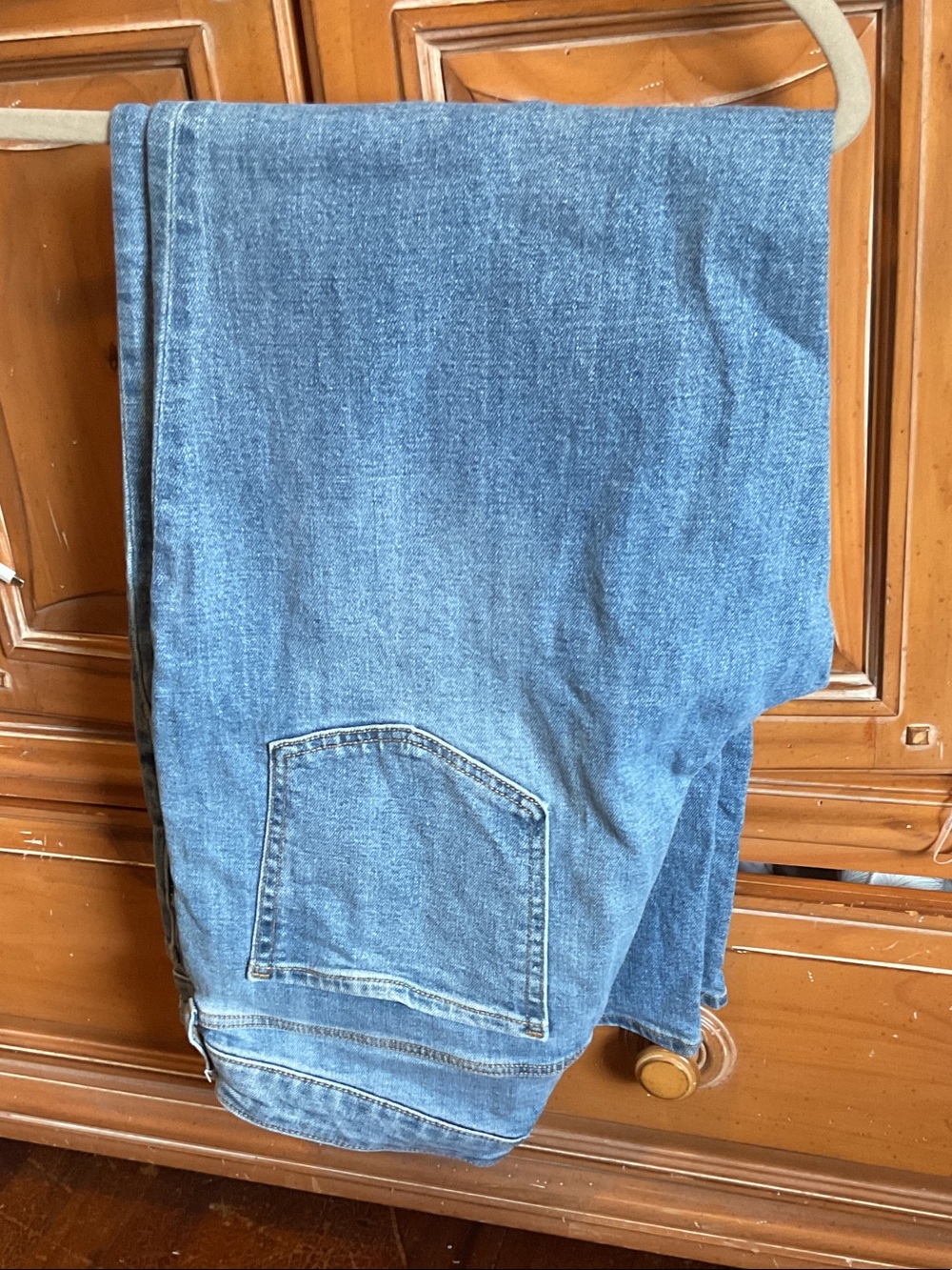 Old Navy women Light Blue Relaxed Denim Jeans of loose high rise sand
